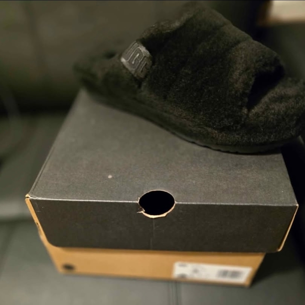 UGG Black Fuzzy Slippers - Picture 1 of 3